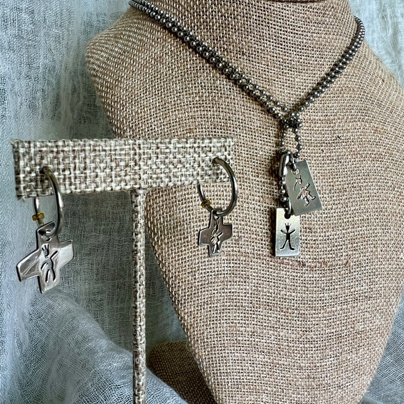 Anni & Co. 1991 Sterling Silver Cutout Pendant Necklace Girl & Boy Design VTG - Picture 10 of 10